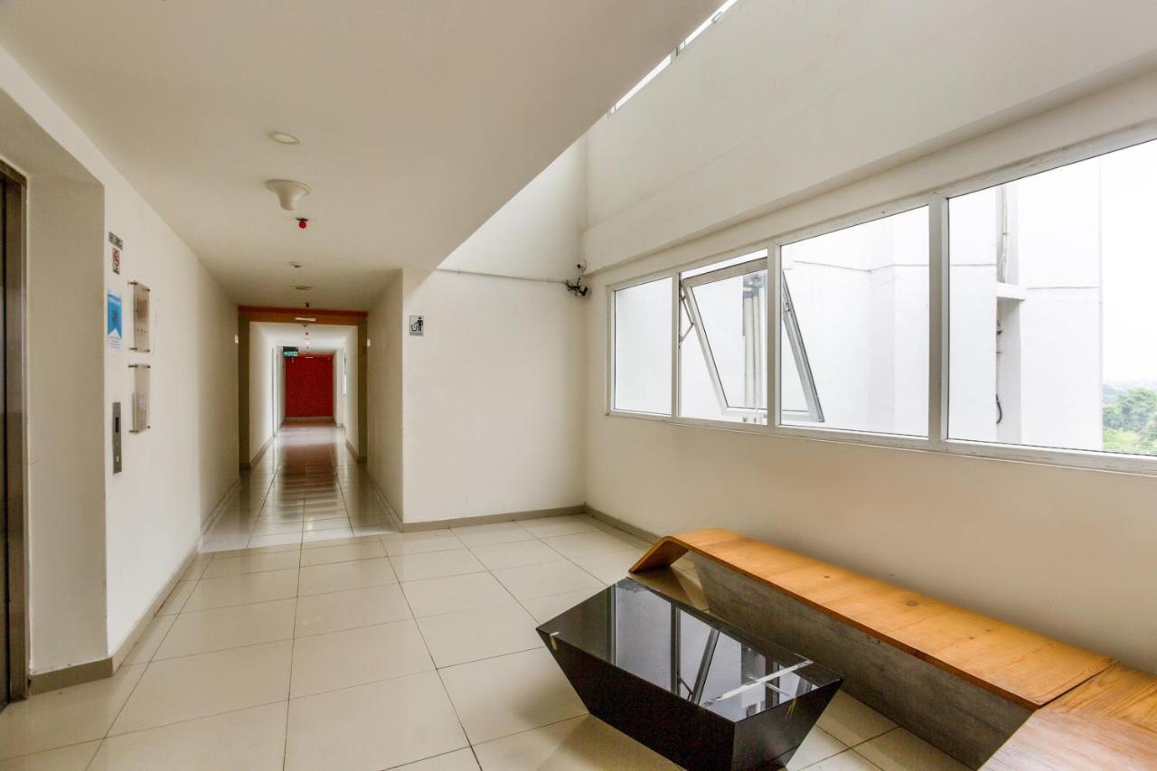 Oyo 3247 Afira Rooms Aeropolis تانجيرانغْ المظهر الخارجي الصورة